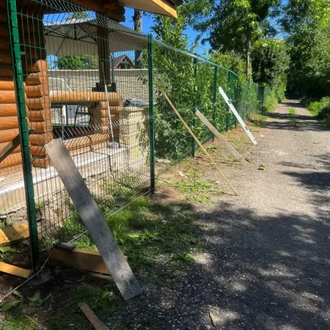 montage de cloture rigide anthracite par rh concept habitat a auvers-sur-oise 95430